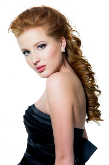 Ukher Com Women S Half Updo Hairstyles For A New Look Or